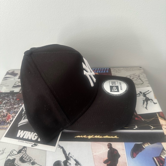 Black Yankees hat - Picture 2 of 2